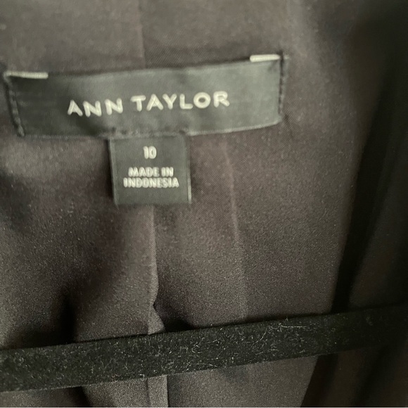 Ann Taylor black blazer with navy ribbon trim. NWOT SIZE 10 - Picture 3 of 4